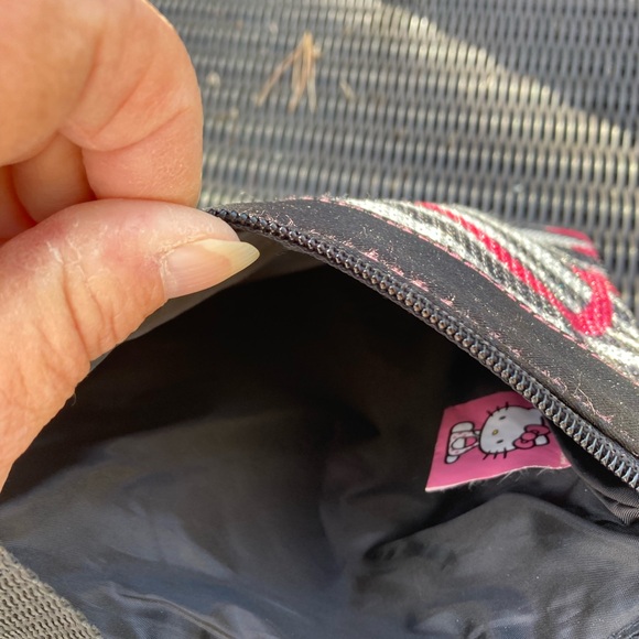 Hello Kitty crossbody purse - Picture 5 of 6